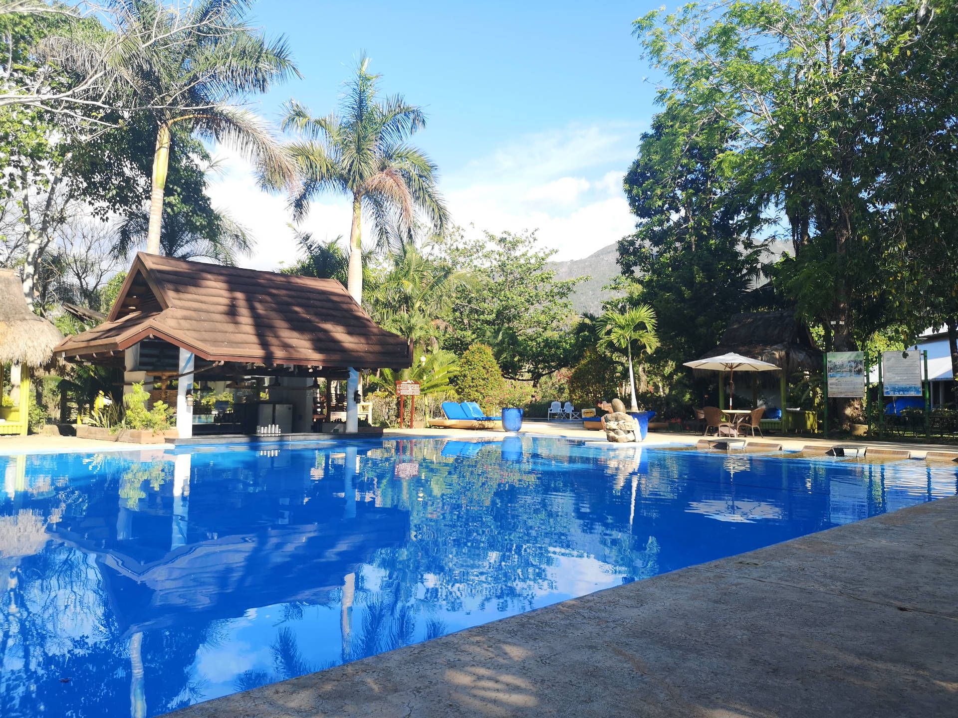 Pool und Bar in Sabang auf Palavan